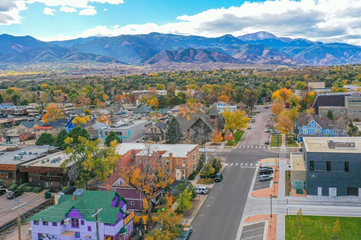 Tiger Lair Walk To Cc Historic Downtown Cos 4Br Villa Colorado Springs Exterior photo